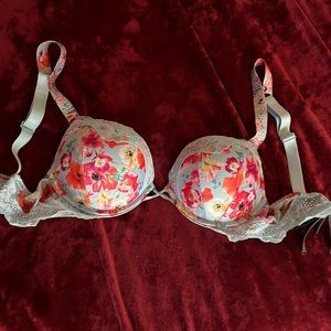 Victoria’s Secret Bombshell Bra with Rhinestone Straps🤍